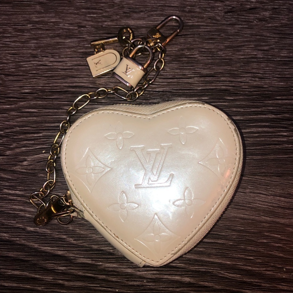 RARE VINTAGE Louis Vuitton Vernis Heart Coin Purse - Triple Lock Charms - Picture 12 of 16